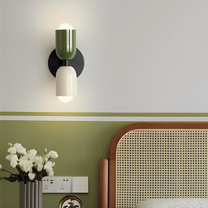 Applique murale chambre deux cotes vert blanc noir  sur un mur blanc