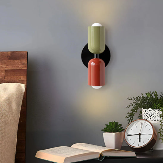 Applique murale chambre deux côtés vert rouge noir sur mur gris