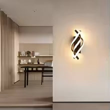chambre applique murale spirale LED trois-ambiances dans un coin du salon à l'entrée du bureau